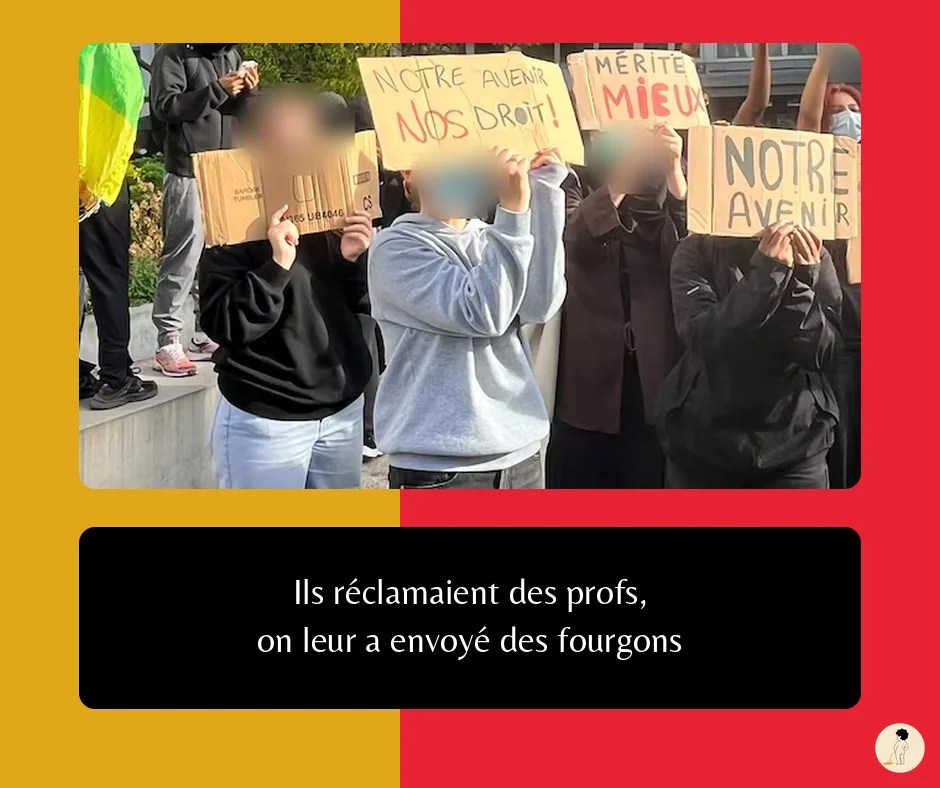 Des élèves mobilisés brandissent des pancartes en carton : « Notre avenir, nos droits ! », « Mérite mieux », « Notre avenir ». Visages floutés.